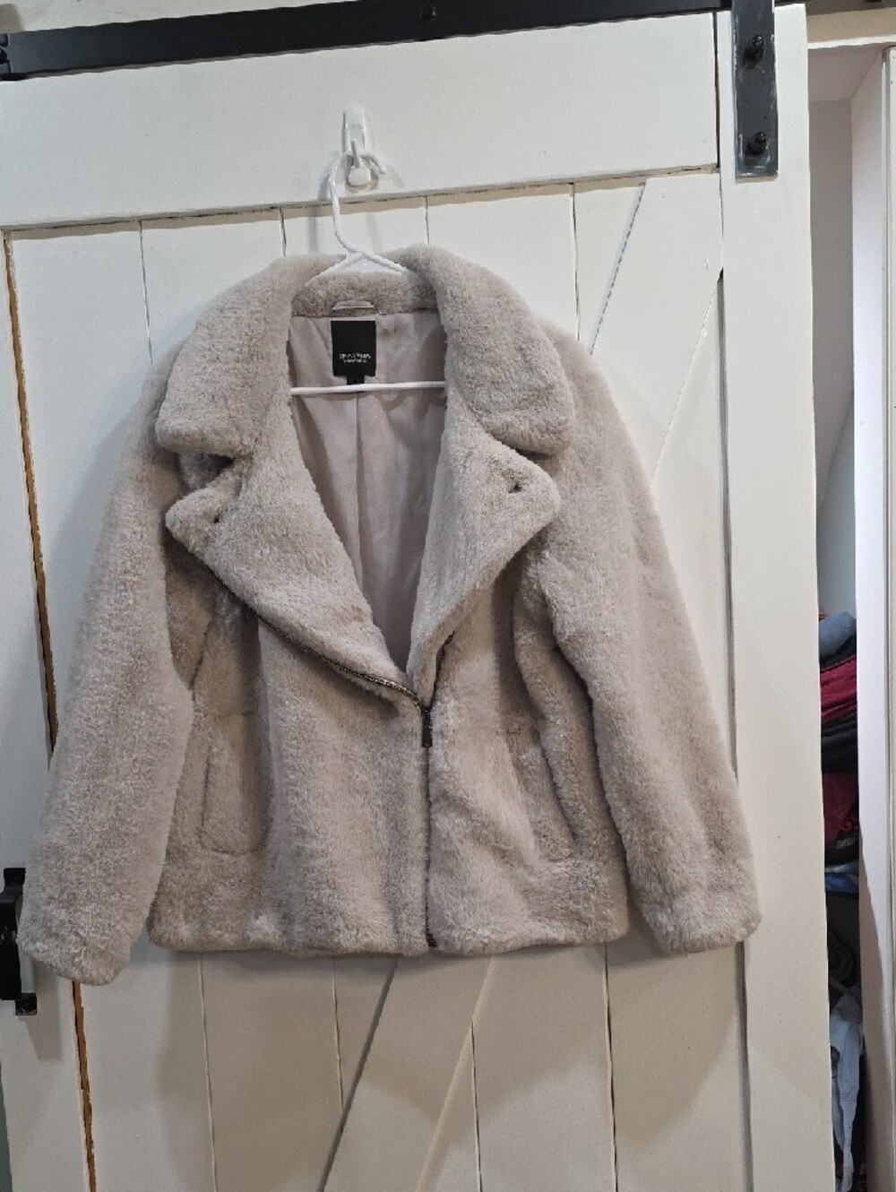 Simply Vera Vera Wang Plush Teddy Jacket in Light Taupe - Picture 3 of 5